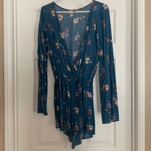 MIMI CHICA - Blue floral romper ( flowy ) (size -M)